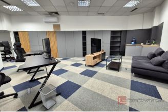004 2016 685 split office space in office building for rent