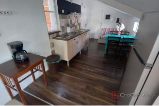 013 2035 306 Split Center Three story house for sale