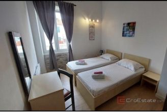 013 2035 306 Split Center Three story house for sale