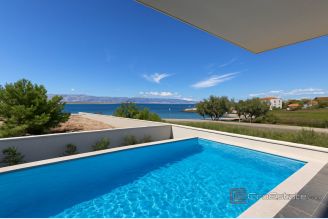 001 2043 192 Vir Villa with pool in the first row to the sea for sale