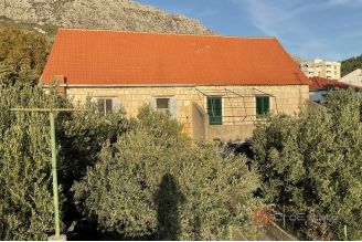 011 2052 95 Omis House first row to the sea for sale