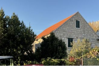 011 2052 95 Omis House first row to the sea for sale