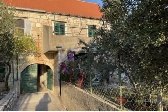011 2052 95 Omis House first row to the sea for sale