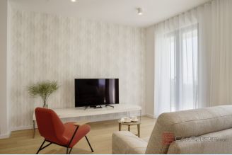001 2049 79 Split Trstenik Two bedroom apartment with panoramic sea view for rent