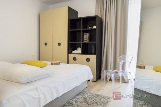 010 2049 79 Split Trstenik Two bedroom apartment with panoramic sea view for rent