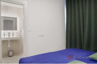 010 2049 79 Split Trstenik Two bedroom apartment with panoramic sea view for rent