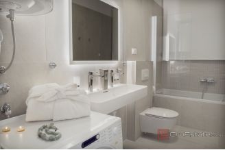 010 2049 79 Split Trstenik Two bedroom apartment with panoramic sea view for rent