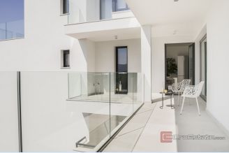 001 2049 80 Split Trstenik Modern apartment with sea view for rent