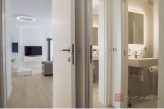 007 2049 80 Split Trstenik Modern apartment with sea view for rent