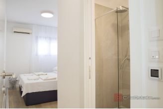 007 2049 80 Split Trstenik Modern apartment with sea view for rent