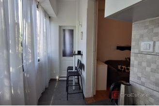 009 2031 219 Split Apartment with parking in Bacvice for sale