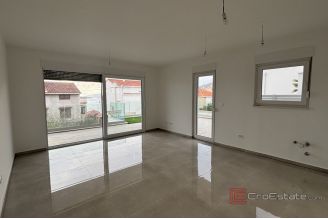 013 2035 307 Trogir Modern two bedroom apartment with spacious terrace for sale