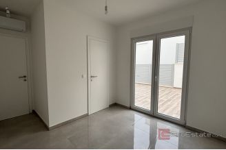 013 2035 307 Trogir Modern two bedroom apartment with spacious terrace for sale