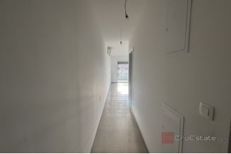 013 2035 307 Trogir Modern two bedroom apartment with spacious terrace for sale