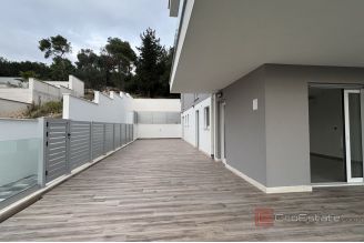 013 2035 307 Trogir Modern two bedroom apartment with spacious terrace for sale