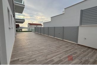 013 2035 307 Trogir Modern two bedroom apartment with spacious terrace for sale