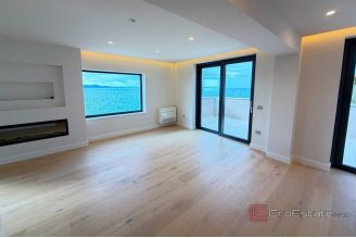 019 2021 422 zadar villa first row to the sea for sale