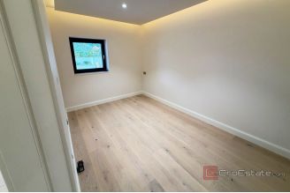 019 2021 422 zadar villa first row to the sea for sale