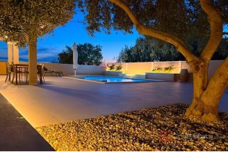 019 2021 422 zadar villa first row to the sea for sale