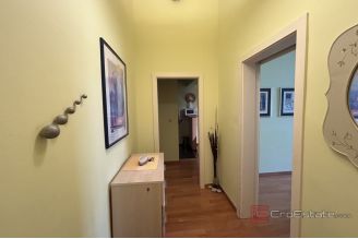 013 2035 308 Split Center Furnished two bedroom apartment for sale