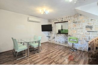 011 2047 112 Island of Solta Detached house near the sea for sale