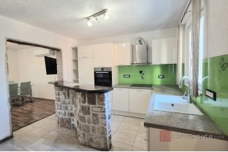 011 2047 112 Island of Solta Detached house near the sea for sale