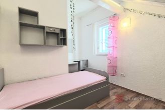 011 2047 112 Island of Solta Detached house near the sea for sale