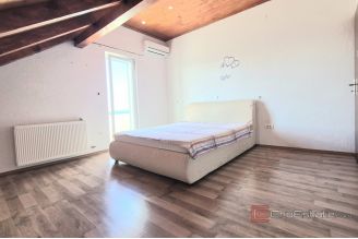 011 2047 112 Island of Solta Detached house near the sea for sale