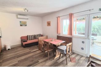 011 2047 112 Island of Solta Detached house near the sea for sale