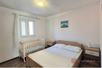 011 2047 112 Island of Solta Detached house near the sea for sale
