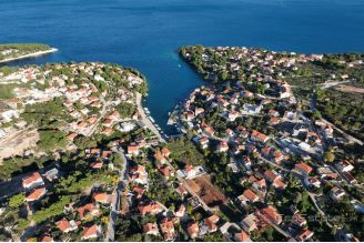 004 5442 30 Island of Brac Semi detached traditional Dalmatian House for sale