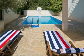 015 2051 48 island hvar mediterranean house with pool for sale