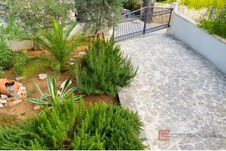 015 2051 48 island hvar mediterranean house with pool for sale