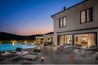 020 2053 27 Pazin Luxury villa with pool and tennis court for sale