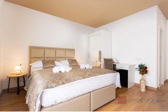 015 2046 121 Split Manus Five modernly decorated units for sale