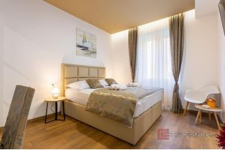 015 2046 121 Split Manus Five modernly decorated units for sale