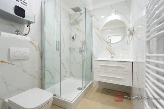 015 2046 121 Split Manus Five modernly decorated units for sale
