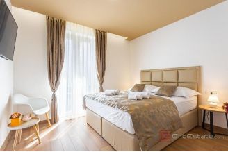 015 2046 121 Split Manus Five modernly decorated units for sale