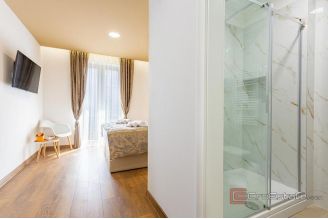 015 2046 121 Split Manus Five modernly decorated units for sale