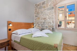 019 2035 309 Split Exclusive opportunity in the city centre accomodation with six rooms for sale