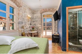 019 2035 309 Split Exclusive opportunity in the city centre accomodation with six rooms for sale