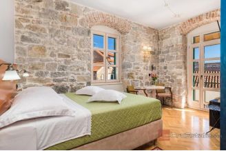 019 2035 309 Split Exclusive opportunity in the city centre accomodation with six rooms for sale