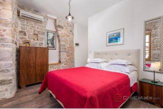 019 2035 309 Split Exclusive opportunity in the city centre accomodation with six rooms for sale