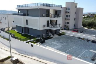 013 2031 220 trogir penthouse with open sea view for sale