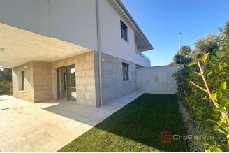 014 1021 37 Krk Modern house with pool for sale