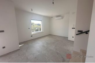 014 1021 37 Krk Modern house with pool for sale