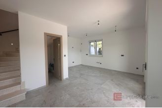 014 1021 37 Krk Modern house with pool for sale