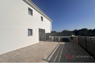 014 1021 37 Krk Modern house with pool for sale