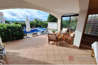 014 1021 38 Krk House with a pool near the sea for sale