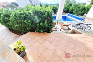 014 1021 38 Krk House with a pool near the sea for sale
